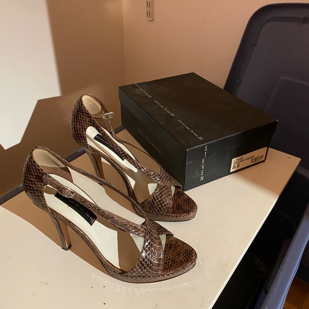 NEW Steve Madden snakeskin 3.5 in heels, size 8.5